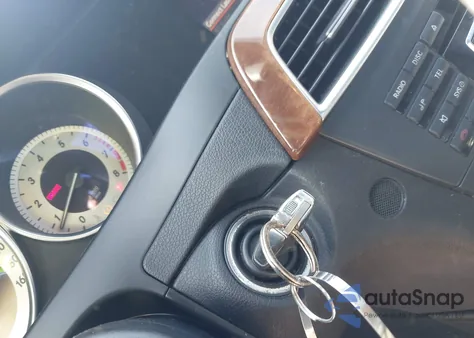 2012 Mercedes-Benz C 300 Sport 4Matic z USA, uszkodzony, nr VIN WDDGF8BB1CR200823